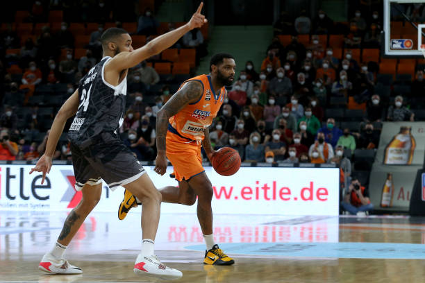 在进攻端 在进攻端